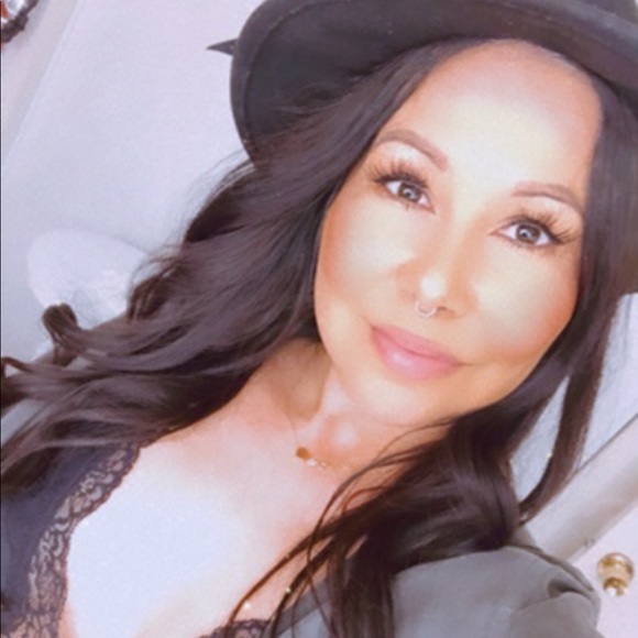 Meet your Posher, Vee - Picture 3 of 5